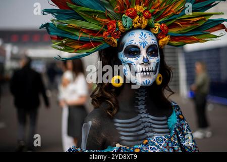 Mexico, Vereinigte Staaten. 25 octobre 2024. La Catrina Calvera Darstellerin zum Day of the Dead/Dias de los Muertos, MEX, formel 1 Weltmeisterschaft, Grand Prix von Mexiko City, Autodromo Hermanos Rodriguez, Ankunft der Fahrer, 25.10.2024 Foto : Eibner-Pressefoto/Michael Memmler crédit : dpa/Alamy Live News Banque D'Images