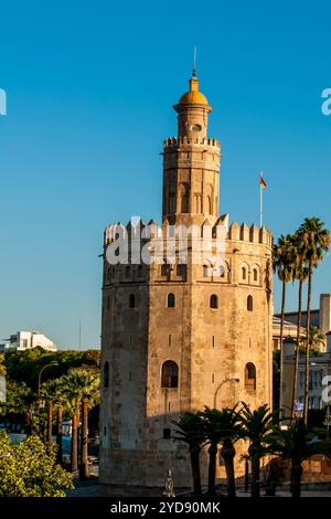 Torre del Oro (Tour d'Or) Tour de guet du moyen âge, Séville, Andalousie, Espagne. Banque D'Images