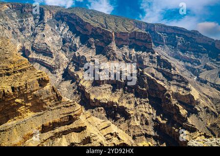 Jabal Shams, appelé Grand Canyon d'Arabie dans les montagnes de Hajar, au nord-est d'Oman au nord de la ville d'Al-Hamra Banque D'Images