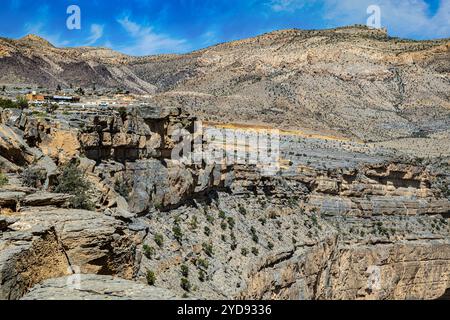 Jabal Shams, appelé Grand Canyon d'Arabie dans les montagnes de Hajar, au nord-est d'Oman au nord de la ville d'Al-Hamra Banque D'Images