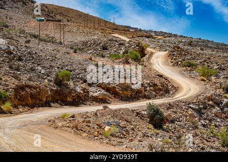 Route vers Jabal Shams, appelé Grand Canyon d'Arabie dans les montagnes de Hajar, au nord-est d'Oman au nord de la ville d'Al-Hamra Banque D'Images