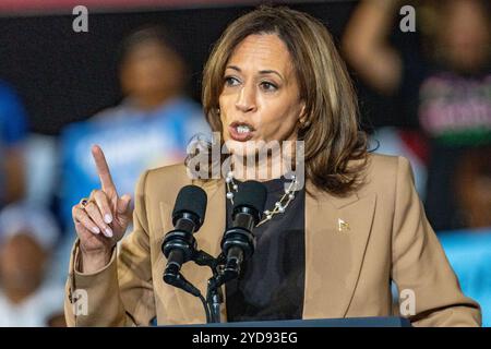 Le vice-président Harris a assisté à un rassemblement de campagne organisé avec l'ancien président Barack Obama à Atlanta le jeudi 24. Harris a été rejoint par des invités célèbres, Banque D'Images