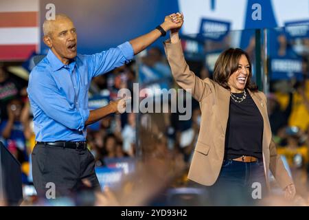 Le vice-président Harris a assisté à un rassemblement de campagne organisé avec l'ancien président Barack Obama à Atlanta le jeudi 24. Harris a été rejoint par des invités célèbres, Banque D'Images