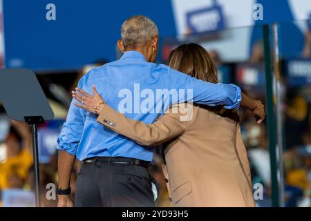 Le vice-président Harris a assisté à un rassemblement de campagne organisé avec l'ancien président Barack Obama à Atlanta le jeudi 24. Harris a été rejoint par des invités célèbres, Banque D'Images