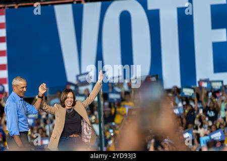 Le vice-président Harris a assisté à un rassemblement de campagne organisé avec l'ancien président Barack Obama à Atlanta le jeudi 24. Harris a été rejoint par des invités célèbres, Banque D'Images