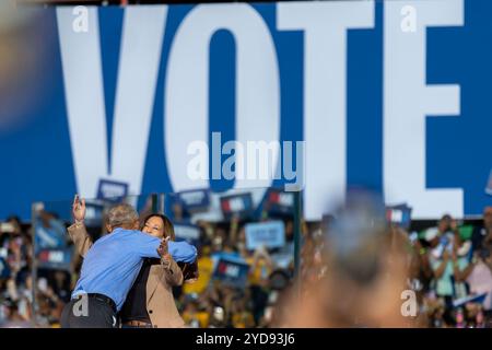 Le vice-président Harris a assisté à un rassemblement de campagne organisé avec l'ancien président Barack Obama à Atlanta le jeudi 24. Harris a été rejoint par des invités célèbres, Banque D'Images