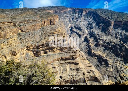 Jabal Shams, appelé Grand Canyon d'Arabie dans les montagnes de Hajar, au nord-est d'Oman au nord de la ville d'Al-Hamra Banque D'Images