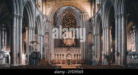 Cathédrale de Ripon, Ripon, Yorkshire du Nord, Royaume-Uni. Vues dans et autour de la cathédrale de Ripon à la fin octobre 2024. Photographie légère attrapée/Alamy News. Banque D'Images