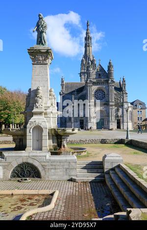 Basilika Sainte Anne aus dem 19. Jahrhundert, zweitgrößte Wallfahrtsstätte Frankreichs, Sainte-Anne-d Auray, bretonisch Santez-Anna-Wened, Département du Morbihan, région Bretagne Breizh, Frankreich *** Basilique Sainte Anne du XIXe siècle, deuxième plus grand lieu de pèlerinage de France, Sainte Anne d Auray, Breton Santez Anna Wened, Département du Morbihan, région Bretagne Breizh, France Banque D'Images