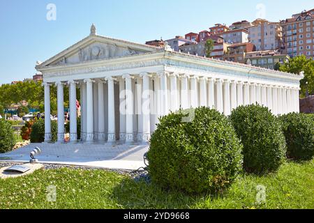 ISTANBUL, TURQUIE - 10 juillet, 2014 : Miniaturk park à Istanbul, Turquie. Modèle à l'échelle de la reconstruction de Temple de déesse Artémis. Il était situé dans Ephes Banque D'Images