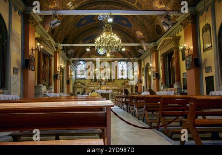 ISTANBUL, TURQUIE - le 13 juillet 2014 : l'intérieur de l'église Sainte Marie Draperis. C'est la plus ancienne église catholique romaine construite dans un style néoclassique styl Banque D'Images