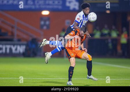 Volendam, pays-Bas. 25 octobre 2024. VOLENDAM - 25-10-2024, stade KRAS. Keukenkampioen divisie, saison 2024-2025. Pendant le match Volendam - Eindhoven, joueur de FC Volendam Robert Muhren vs joueur de FC Eindhoven Collin Seedorf crédit : Pro Shots/Alamy Live News Banque D'Images