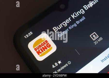 25 octobre 2024, Brésil. Dans cette illustration photo, le logo de l'application Burger King est affiché sur l'écran d'un smartphone Banque D'Images