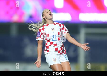 Varazdin, Croatie. 25 octobre 2024. Ana Maria Markovic de Croatie en action lors du premier match de qualifications supplémentaires pour le Championnat d'Europe de football féminin, entre la Croatie et l'Irlande du Nord, au stade Andjelko Herjavec, à Varazdin, Croatie, le 25 octobre 2024. Photo : Luka Batelic/PIXSELL crédit : Pixsell/Alamy Live News Banque D'Images