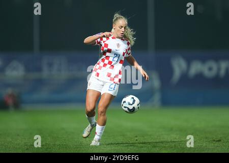 Varazdin, Croatie. 25 octobre 2024. Ana Maria Markovic de Croatie en action lors du premier match de qualifications supplémentaires pour le Championnat d'Europe de football féminin, entre la Croatie et l'Irlande du Nord, au stade Andjelko Herjavec, à Varazdin, Croatie, le 25 octobre 2024. Photo : Luka Batelic/PIXSELL crédit : Pixsell/Alamy Live News Banque D'Images