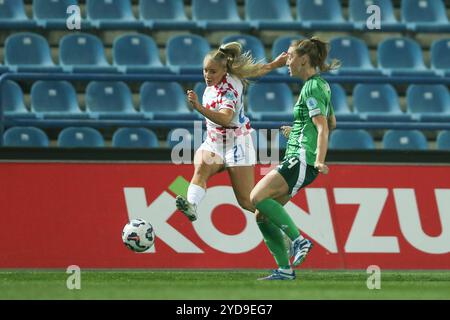 Varazdin, Croatie. 25 octobre 2024. Ana Maria Markovic de Croatie en action lors du premier match de qualifications supplémentaires pour le Championnat d'Europe de football féminin, entre la Croatie et l'Irlande du Nord, au stade Andjelko Herjavec, à Varazdin, Croatie, le 25 octobre 2024. Photo : Luka Batelic/PIXSELL crédit : Pixsell/Alamy Live News Banque D'Images