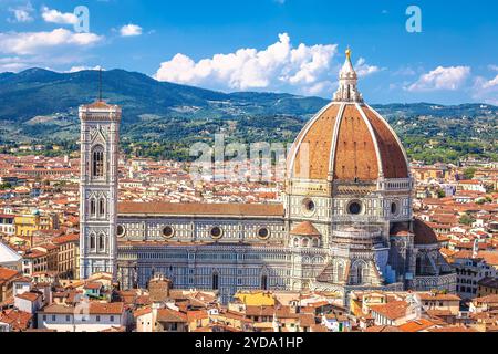Toits de Florence et cathédrale di Santa Maria del Fiore ou vue sur le Duomo Banque D'Images