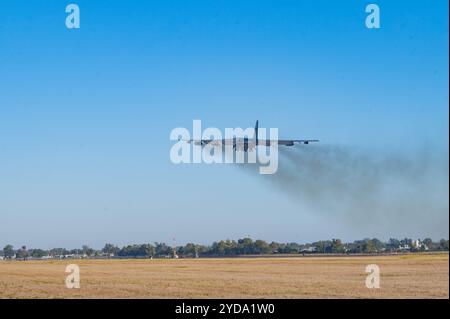 Un B-52H Stratofortress de l'US Air Force affecté à la 2nd Bomb Wing part de la base aérienne de Barksdale, La., 16 octobre 2024, en préparation de Glo Banque D'Images