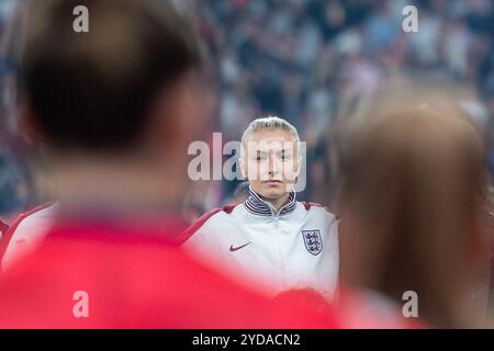 Leah Williamson d'Angleterre lors des hymnes nationaux avant le match amical international féminin entre l'Angleterre féminine et l'Allemagne féminine au stade de Wembley, Londres, Angleterre, le 25 octobre 2024. Photo de Grant Winter. Utilisation éditoriale uniquement, licence requise pour une utilisation commerciale. Aucune utilisation dans les Paris, les jeux ou les publications d'un club/ligue/joueur. Crédit : UK Sports pics Ltd/Alamy Live News Banque D'Images