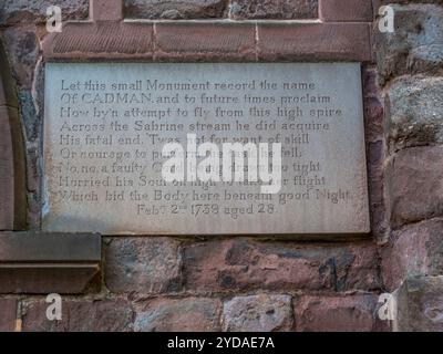 Plaque commémorative à l'église St Mary's de Shrewsbury à Robert Cadman, qui en 1739 a tenté de voler de la flèche de l'église à un champ pour mourir Banque D'Images