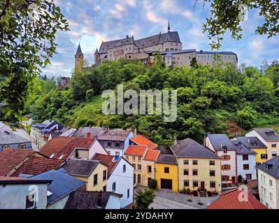 Burg Vianden, die Hoehenburg thront ueber der Stadt, Vianden, Grossherzugtum Luxemburg, Europa Banque D'Images