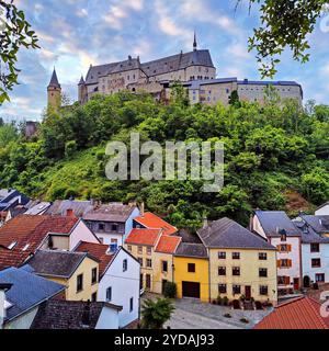 Burg Vianden, die Hoehenburg thront ueber der Stadt, Vianden, Grossherzugtum Luxemburg, Europa Banque D'Images