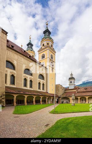 Vue de la cathédrale de Brixen dans le Tyrol du Sud, Italie. Banque D'Images