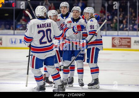 Rochester, New York, États-Unis. 23 octobre 2024. Les joueurs des Rochester Americans célèbrent un but en deuxième période dans un match contre les monstres de Cleveland. Les Américains de Rochester ont accueilli les sénateurs de Belleville dans un match de la Ligue américaine de hockey au Blue Cross Arena de Rochester, New York. (Jonathan Tenca/CSM). Crédit : csm/Alamy Live News Banque D'Images