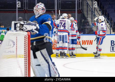 Rochester, New York, États-Unis. 23 octobre 2024. Les joueurs des Rochester Americans célèbrent un but en troisième période dans un match contre les monstres de Cleveland. Les Américains de Rochester ont accueilli les sénateurs de Belleville dans un match de la Ligue américaine de hockey au Blue Cross Arena de Rochester, New York. (Jonathan Tenca/CSM). Crédit : csm/Alamy Live News Banque D'Images