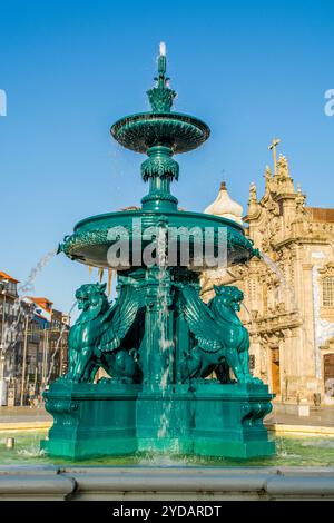 Fontaine des Lions (fonte dos Leoes), Praca de Gomes, Porto, Portugal. Banque D'Images