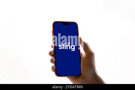 Dhaka, Bangladesh- 13 juillet 2024 : le logo Sling est affiché sur le smartphone. Banque D'Images