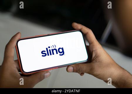 Dhaka, Bangladesh- 13 juillet 2024 : le logo Sling est affiché sur le smartphone. Banque D'Images