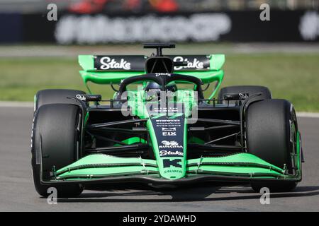 Mexico, Mexique. 25 octobre 2024. Valtteri Bottas, pilote finlandais de Kick Sauber, participe à une séance d'essais du Grand Prix de formule 1 de Mexico 2024 sur le circuit Hermanos Rodriguez à Mexico, Mexique, 25 octobre 2024. Crédit : Francisco Canedo/Xinhua/Alamy Live News Banque D'Images