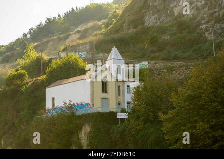 Capela do senhor de alem (Chapelle du Seigneur de l'au-delà) et pont infante, vila nova de gaia, porto, portugal. Banque D'Images