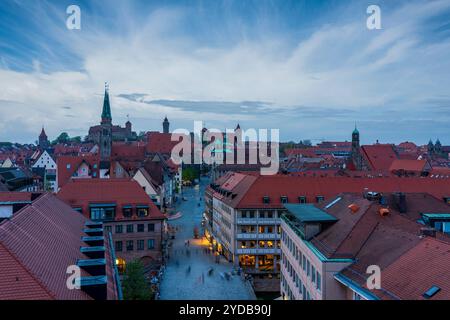 Vue panoramique sur la vieille ville de Nuremberg et le château impérial, Allemagne. Banque D'Images