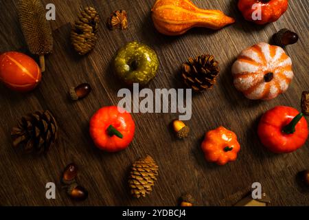 Arrière-plan de décorations d'Halloween. Tête de citrouille effrayante Halloween sur table en bois concept de vacances Halloween Banque D'Images