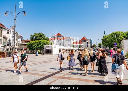 Touristes sur la rue Heroes Monte Cassino à Sopot (Pologne) Banque D'Images