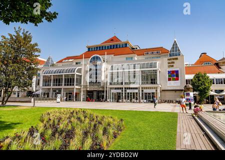 Touristes sur la rue Heroes Monte Cassino à Sopot (Pologne) Banque D'Images