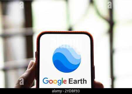 Dhaka, Bangladesh- 23 juillet 2024 : le logo Google Earth est affiché sur le smartphone. Banque D'Images