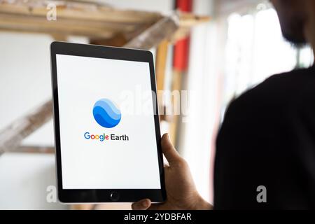 Dhaka, Bangladesh- 23 juillet 2024 : le logo Google Earth est affiché sur iPad. Banque D'Images