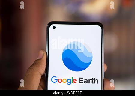 Dhaka, Bangladesh- 23 juillet 2024 : le logo Google Earth est affiché sur le smartphone. Banque D'Images