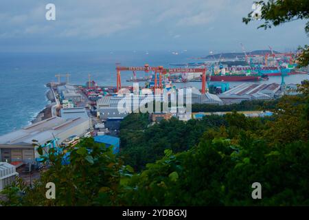 Ulsan, Corée du Sud - 28 septembre 2024 : vue du siège de HD Hyundai Heavy Industries Ulsan, Corée du Sud. Un acteur clé de la construction navale, ce lan Banque D'Images