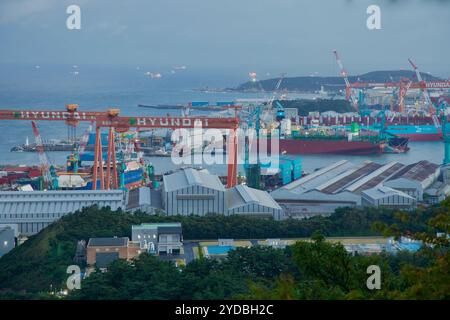 Ulsan, Corée du Sud - 28 septembre 2024 : vue du siège de HD Hyundai Heavy Industries Ulsan, Corée du Sud. Un acteur clé de la construction navale, ce lan Banque D'Images