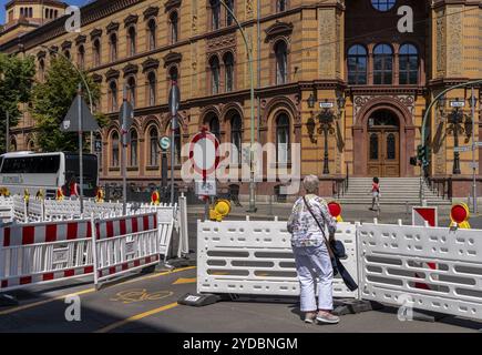 Travaux routiers et barrières, Oranienburger Strasse, Berlin-Mitte, Allemagne, Europe Banque D'Images