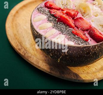 Bol à smoothie aux fraises avec graines de chia Banque D'Images