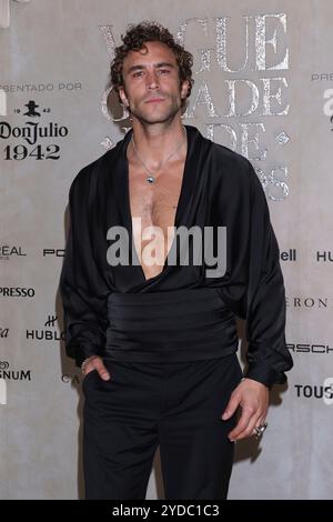 Mexico, Mexique. 24 octobre 2024. Roberto Romano assiste au tapis rouge pour le gala Vogue Dia de Muertos au Palacio de Mineria à Mexico, Mexique, le 24 octobre 2024. (Photo de Yamak Perea/Eyepix Group) (photo de Eyepix/NurPhoto) crédit : NurPhoto SRL/Alamy Live News Banque D'Images