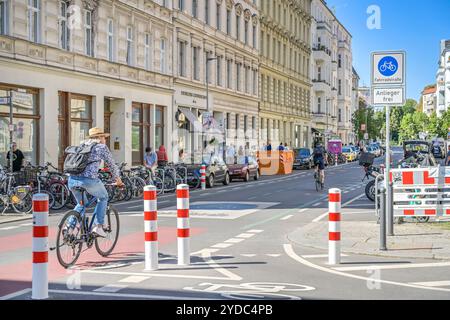 Poller, Fahrradstraße Auguststraße, Tucholskystraße, Mitte, Berlin, Deutschland Banque D'Images