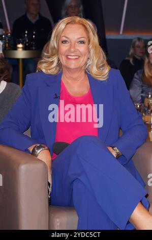 Bettina Tietjen BEI der Aufzeichnung der NDR Talk Show im NDR Fernsehstudio Lokstedt. Hambourg, 25.10.2024 *** Bettina Tietjen lors de l'enregistrement du NDR Talk Show au studio de télévision NDR Lokstedt Hamburg, 25 10 2024 Foto:xH.xHartmannx/xFuturexImagex ndr talk2510 4028 Banque D'Images