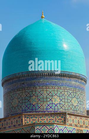 Samarcande, Ouzbékistan - octobre. 10. 2024 : le dôme de l'une des madrasas de Samarcande Banque D'Images