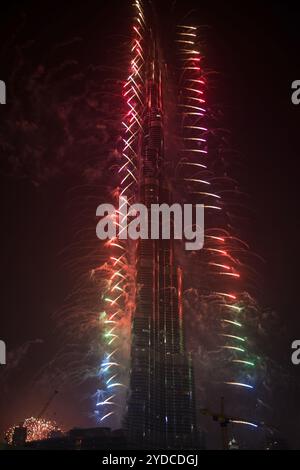 Célébrations du nouvel an feux d'artifice à Burj Khalifa à Dubaï Banque D'Images